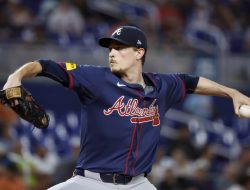 Braves display power in downing struggling Marlins