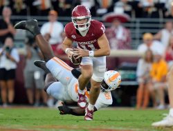 Oklahoma benches QB Jackson Arnold, will start freshman vs. Auburn