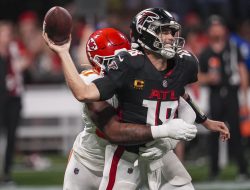 Chiefs hold off Falcons late, prevail 22-17
