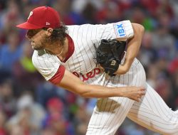 Phillies top Cubs, clinch NL East for first time since 2011