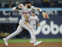 Red Sox arms stifle Blue Jays bats in Boston victory