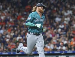Mariners aim to chip away at Astros’ lead in AL West