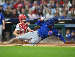 Cubs score in bunches to down Phillies
