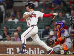 Braves top Mets, close gap in NL wild-card race