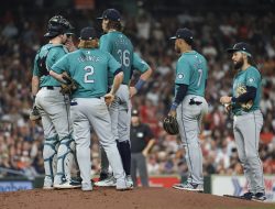 With focus shifted to wild card, Mariners take on Astros