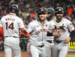 Giants aim to continue power surge vs. Diamondbacks