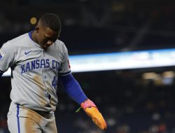 Royals, amid wild-card race, search for offense vs. Nats