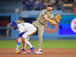 MLB roundup: Triple play sends Padres to postseason