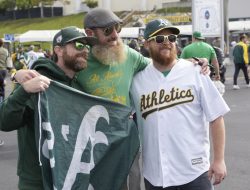 Athletics edge Rangers in raucous Oakland farewell