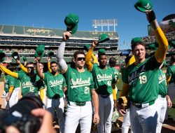 Mariners, A’s start season-ending series after emotional day