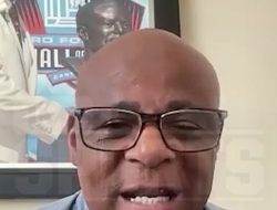 Warren Moon Believes Legal Woes Affecting Deshaun Watson’s Play