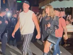 Taylor Swift and Travis Kelce Enjoy Pizza in NYC, Fans Go Wild