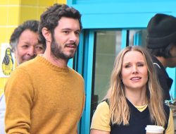 Adam Brody to Star as Hot Rabbi in Netflix Film ‘Nobody Wants This’ – Hollywood Life