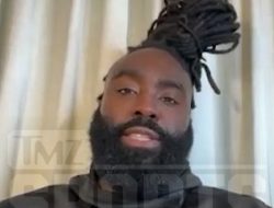 Alvin Kamara Is ‘The Best Running Back In Football,’ Demario Davis Says
