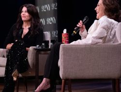 Gilmore Girls’ Lauren Graham Surprises Kelly Bishop in Sweet Reunion
