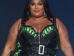 Lizzo Unveils Before-and-After Look at Weight Loss Transformation