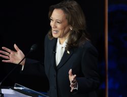 Body Language Expert Says Kamala Harris Was Advised to Tone Down Infamous Laugh