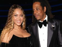 Beyoncé and Jay-Z Put in Their Love on Top in Birthday Vacation Photos