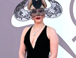 Lady Gaga’s Jaw-Dropping Intricate Headpiece Is the Perfect Illusion