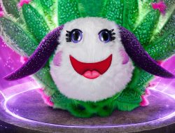 The Masked Singer’s First Season 12 Celeb Reveal Is a Total Touchdown