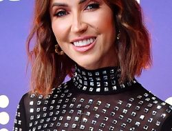 Bachelor Nation’s Kaitlyn Bristowe Reveals PCCAs Wardrobe Malfunction