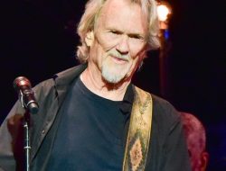 Kris Kristofferson, A Star Is Born Actor & Country Singer, Dead at 88