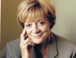 Maggie Smith Dead at 89: Downton Abbey Costars and More Pay Tribute