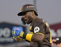 Fernando Tatis Jr. hits 2 homers as Padres crush Dodgers to even series
