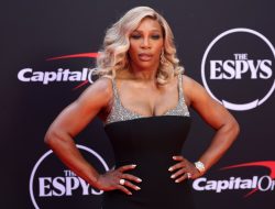 Serena Williams: ‘All is OK’ after surgery to remove large cyst