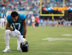 Jaguars TE Evan Engram (hamstring) seeks Sunday return