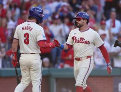 Mets pummel Phillies’ bullpen for 6-2 victory