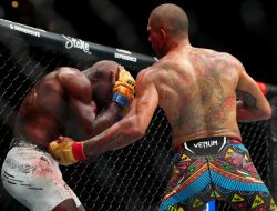 Defending champ Alex Pereira wins by TKO at UFC 307