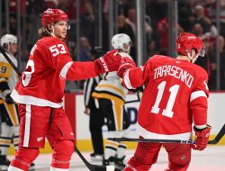 Red Wings, Predators aim to rebound from season-opening losses