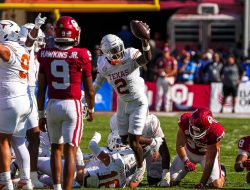Texas S Derek Williams to have season-ending surgery