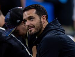 Saints QB Derek Carr (oblique) formally inactive vs. Broncos