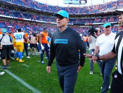 Chargers coach Jim Harbaugh briefly exits game due to arrhythmia