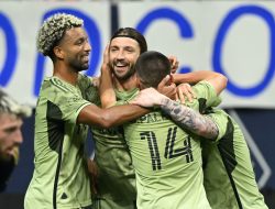 LAFC edges Vancouver on goal in 2nd half stoppage time