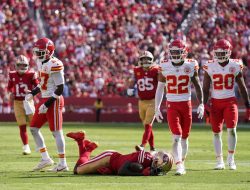 49ers lose WRs Brandon Aiyuk, Deebo Samuel during loss to Chiefs