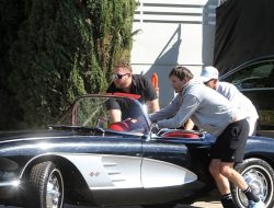 Ashton Kutcher’s Classic Corvette Breaks Down, Gets Out and Pushes