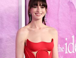 Anne Hathaway Reacts to The Princess Diaries 3 Announcement