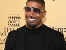 Jamie Foxx Shares Emotional Photos From First Show Since Health Scare