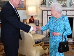 Queen Elizabeth II Battled Bone Cancer, Boris Johnson Says