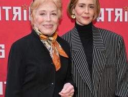 Sarah Paulson Reveals Whether She Gets Advice From Holland Taylor