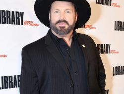 Garth Brooks Accused of Raping His & Trisha Yearwood’s Makeup Artist