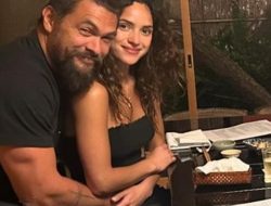 Jason Momoa Gets Flirty in Girlfriend Adria Arjoa’s Comments Section