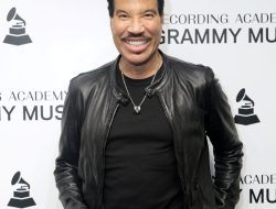 Lionel Richie Shares Sweet Insight Into Bond With Granddaughter Eloise