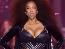 Tyra Banks Walks First Victoria’s Secret Runway Since 2005 Retirement