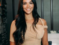 The Bachelor’s Sydney Warner Shares 49ers WAG Beauty Tips