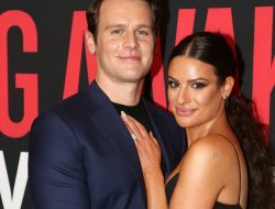 Jonathan Groff Addresses Rumor His BFF Lea Michele Can’t Read