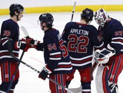 NHL roundup: Jets (14-1) off to best start in league history